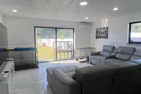 Купить виллу или дом в Майами-Гарденс, Флорида 3 спальни, 172.8м2, № 1974931 - фото 17