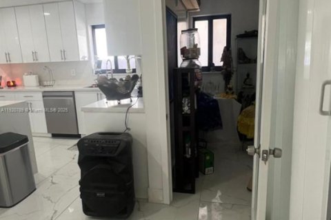 Купить виллу или дом в Майами-Гарденс, Флорида 3 спальни, 172.8м2, № 1974931 - фото 19