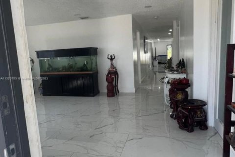 Купить виллу или дом в Майами-Гарденс, Флорида 3 спальни, 172.8м2, № 1974931 - фото 22