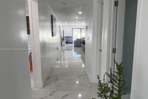 Купить виллу или дом в Майами-Гарденс, Флорида 3 спальни, 172.8м2, № 1974931 - фото 20