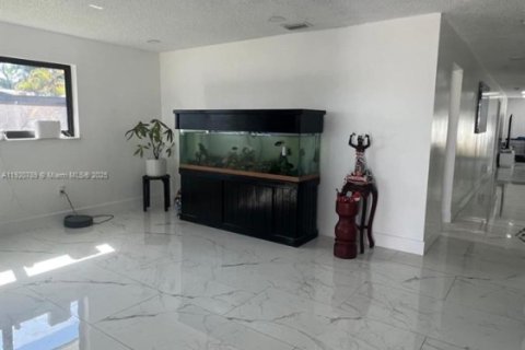 Купить виллу или дом в Майами-Гарденс, Флорида 3 спальни, 172.8м2, № 1974931 - фото 21