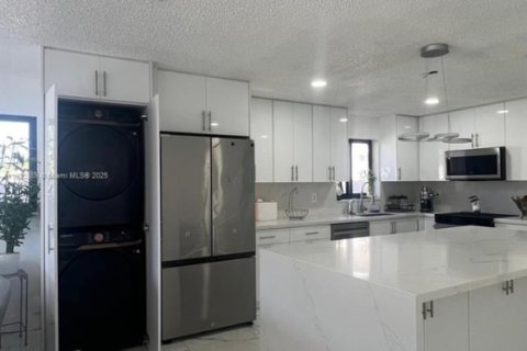 Купить виллу или дом в Майами-Гарденс, Флорида 3 спальни, 172.8м2, № 1974931 - фото 16