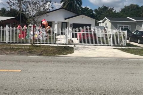 Купить виллу или дом в Майами-Гарденс, Флорида 3 спальни, 172.8м2, № 1974931 - фото 1