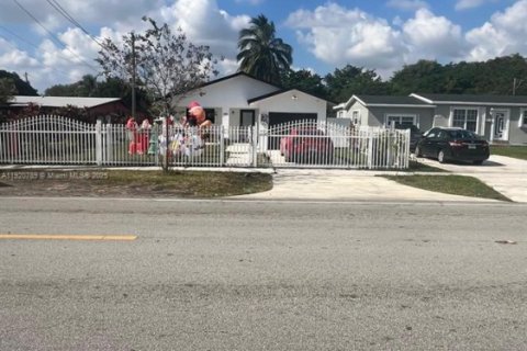 Купить виллу или дом в Майами-Гарденс, Флорида 3 спальни, 172.8м2, № 1974931 - фото 2