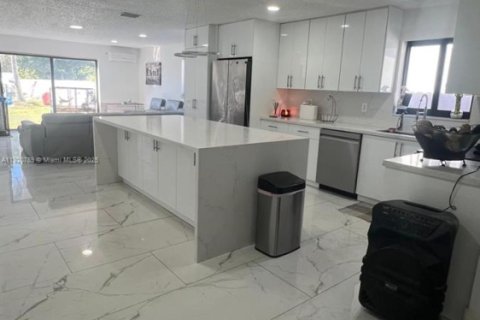 Купить виллу или дом в Майами-Гарденс, Флорида 3 спальни, 172.8м2, № 1974931 - фото 18