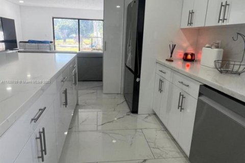 Купить виллу или дом в Майами-Гарденс, Флорида 3 спальни, 172.8м2, № 1974931 - фото 14