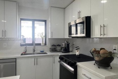 Купить виллу или дом в Майами-Гарденс, Флорида 3 спальни, 172.8м2, № 1974931 - фото 15