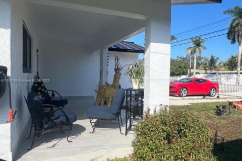 Купить виллу или дом в Майами-Гарденс, Флорида 3 спальни, 172.8м2, № 1974931 - фото 7