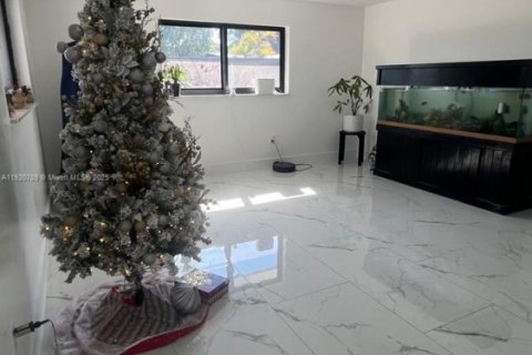 Купить виллу или дом в Майами-Гарденс, Флорида 3 спальни, 172.8м2, № 1974931 - фото 23