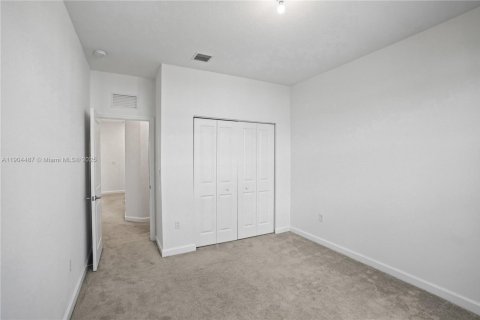 Townhouse in Homestead, Florida 3 bedrooms, 157.47 sq.m. № 1956716 - photo 28