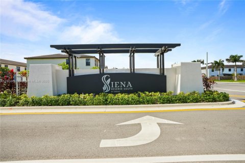 Townhouse in Homestead, Florida 3 bedrooms, 157.47 sq.m. № 1956716 - photo 5