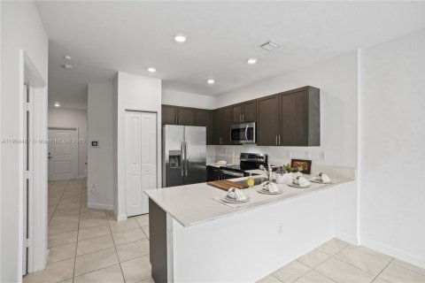 Townhouse in Homestead, Florida 3 bedrooms, 157.47 sq.m. № 1956716 - photo 13