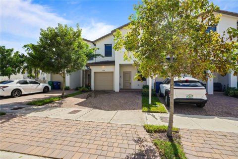 Townhouse in Homestead, Florida 3 bedrooms, 157.47 sq.m. № 1956716 - photo 4