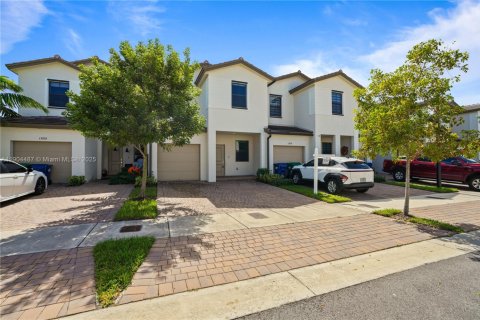 Townhouse in Homestead, Florida 3 bedrooms, 157.47 sq.m. № 1956716 - photo 3