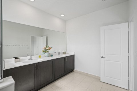 Townhouse in Homestead, Florida 3 bedrooms, 157.47 sq.m. № 1956716 - photo 24