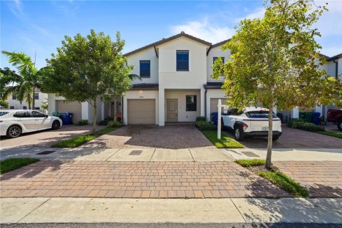 Townhouse in Homestead, Florida 3 bedrooms, 157.47 sq.m. № 1956716 - photo 1