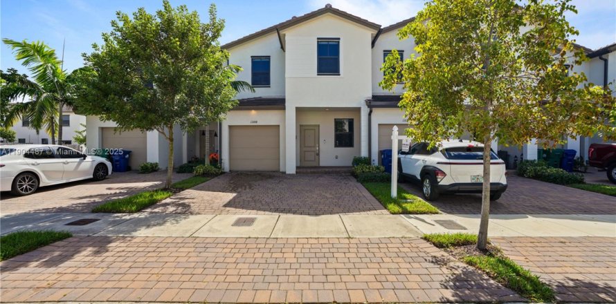 Townhouse in Homestead, Florida 3 bedrooms, 157.47 sq.m. № 1956716