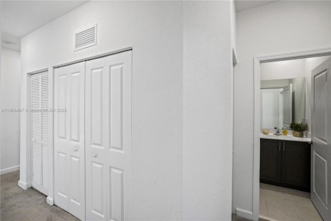 Townhouse in Homestead, Florida 3 bedrooms, 157.47 sq.m. № 1956716 - photo 30