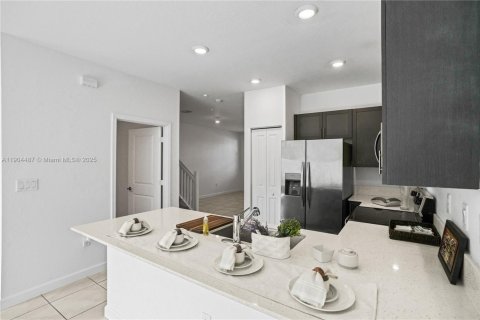 Townhouse in Homestead, Florida 3 bedrooms, 157.47 sq.m. № 1956716 - photo 8