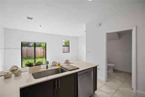 Townhouse in Homestead, Florida 3 bedrooms, 157.47 sq.m. № 1956716 - photo 11