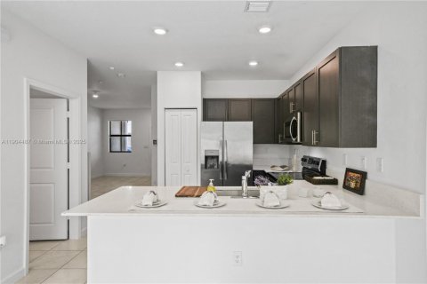 Townhouse in Homestead, Florida 3 bedrooms, 157.47 sq.m. № 1956716 - photo 9