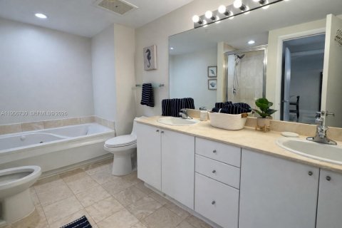 Condo in Sunny Isles Beach, Florida, 1 bedroom  № 2082026 - photo 19