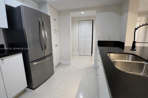 Condo in Sunny Isles Beach, Florida, 1 bedroom  № 2082026 - photo 5
