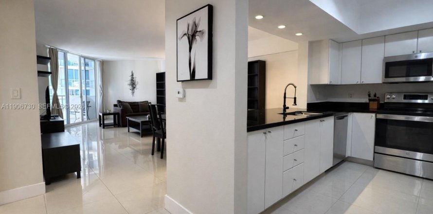 Condo in Sunny Isles Beach, Florida, 1 bedroom  № 2082026