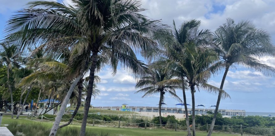Condo in Pompano Beach, Florida, 3 bedrooms № 1121422