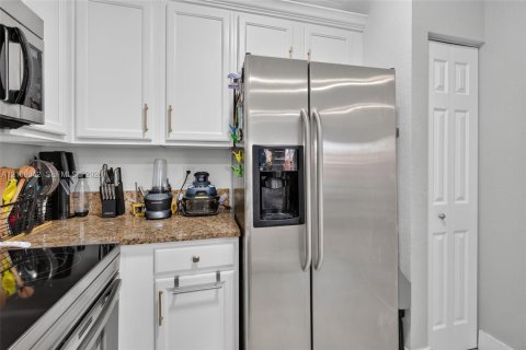 Townhouse in Miramar, Florida 2 bedrooms, 92.9 sq.m. № 2428114 - photo 19