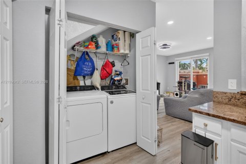 Townhouse in Miramar, Florida 2 bedrooms, 92.9 sq.m. № 2428114 - photo 18