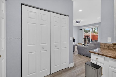 Townhouse in Miramar, Florida 2 bedrooms, 92.9 sq.m. № 2428114 - photo 17