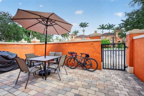Townhouse in Miramar, Florida 2 bedrooms, 92.9 sq.m. № 2428114 - photo 5