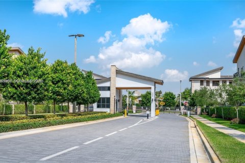 Купить кондоминиум в Дорал, Флорида 3 спальни, 132.39м2, № 2002544 - фото 2