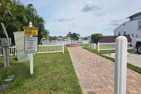 Casa en venta en Madeira Beach, Florida, 4 dormitorios, 217.39 m2 № 2223367 - foto 26