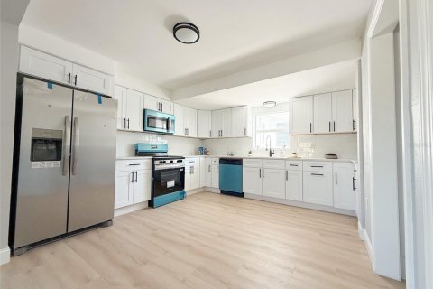 Casa en venta en Madeira Beach, Florida, 4 dormitorios, 217.39 m2 № 2223367 - foto 10