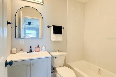 Casa en venta en Madeira Beach, Florida, 4 dormitorios, 217.39 m2 № 2223367 - foto 15