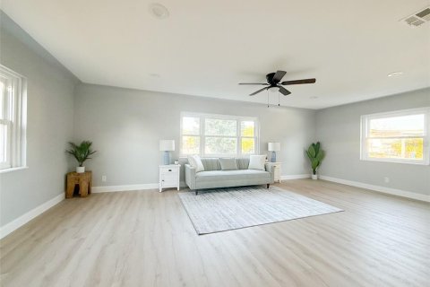 Casa en venta en Madeira Beach, Florida, 4 dormitorios, 217.39 m2 № 2223367 - foto 4