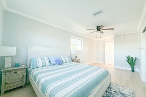 Casa en venta en Madeira Beach, Florida, 4 dormitorios, 217.39 m2 № 2223367 - foto 17