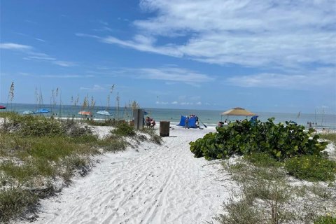 Casa en venta en Madeira Beach, Florida, 4 dormitorios, 217.39 m2 № 2223367 - foto 25