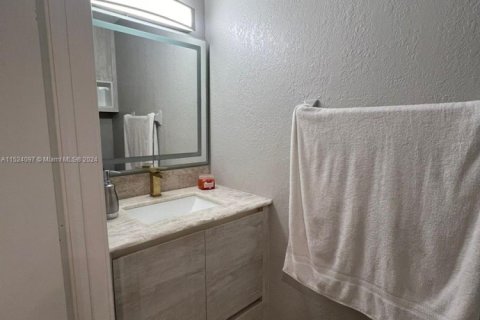 Touwnhouse à vendre à Coconut Creek, Floride: 2 chambres, 122.72 m2 № 983125 - photo 21