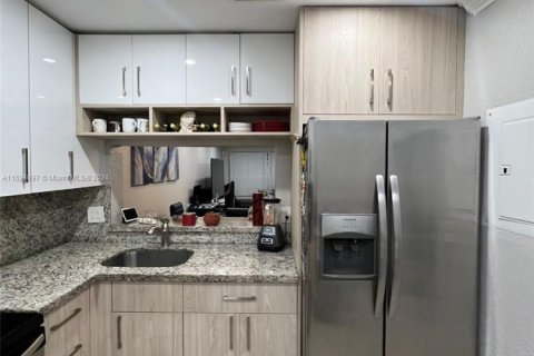 Touwnhouse à vendre à Coconut Creek, Floride: 2 chambres, 122.72 m2 № 983125 - photo 4