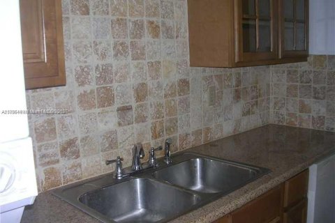 Снять в аренду кондоминиум в Майами, Флорида 2 спальни, 94.95м2, № 1950355 - фото 8