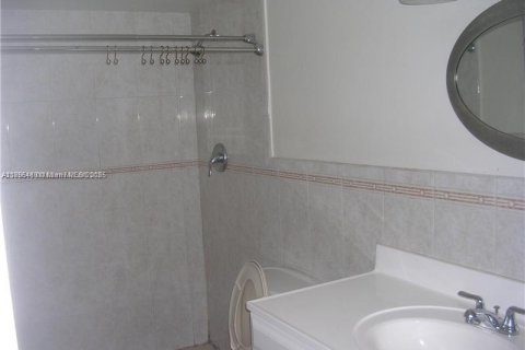 Снять в аренду кондоминиум в Майами, Флорида 2 спальни, 94.95м2, № 1950355 - фото 5