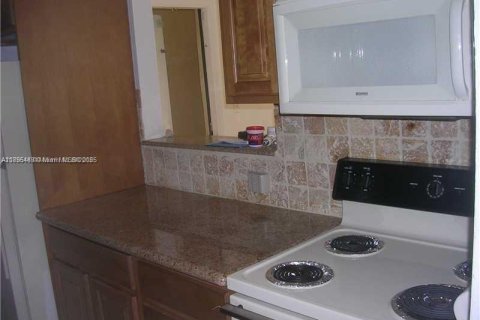 Снять в аренду кондоминиум в Майами, Флорида 2 спальни, 94.95м2, № 1950355 - фото 2