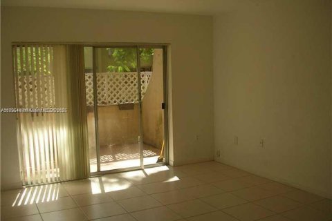 Снять в аренду кондоминиум в Майами, Флорида 2 спальни, 94.95м2, № 1950355 - фото 6