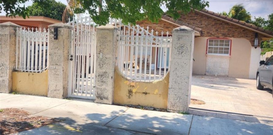 Land in Hialeah, Florida № 1861008