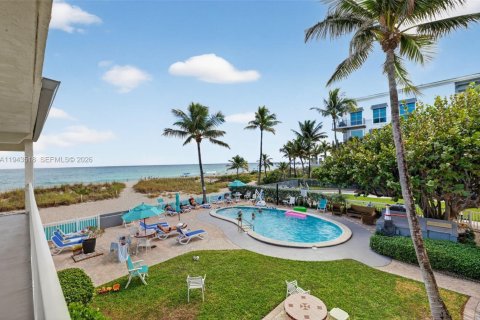 Condominio en venta en Lauderdale-by-the-Sea, Florida, 1 dormitorio, 65.03 m2 № 2002192 - foto 19