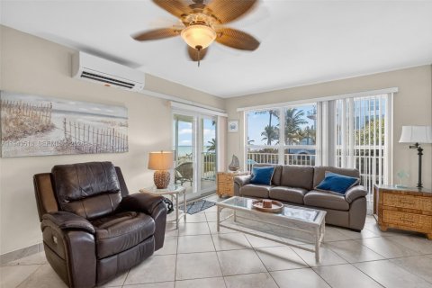 Condominio en venta en Lauderdale-by-the-Sea, Florida, 1 dormitorio, 65.03 m2 № 2002192 - foto 9