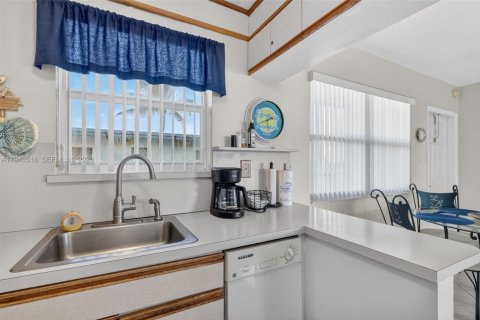 Condominio en venta en Lauderdale-by-the-Sea, Florida, 1 dormitorio, 65.03 m2 № 2002192 - foto 11